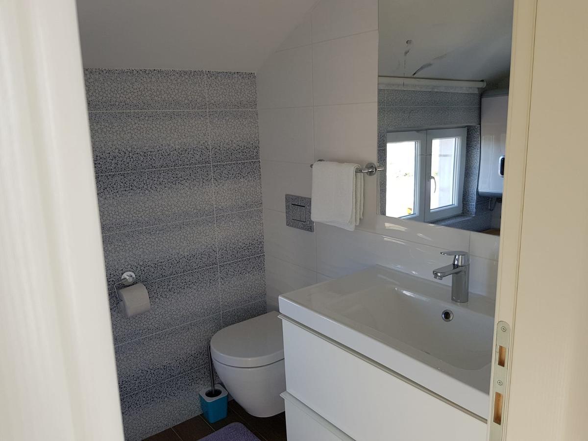 Apartments Lolita Bol Eksteriør bilde